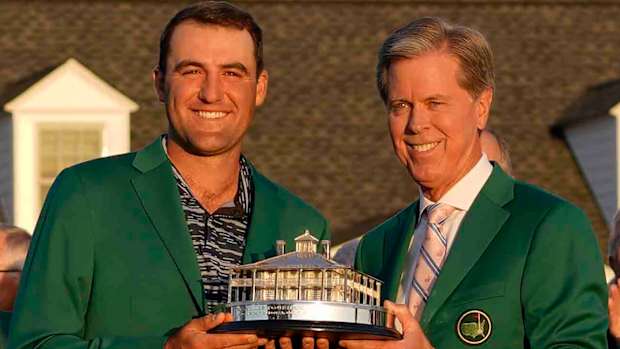 Augusta National Chairman Fred Ridley poses with 2022 Masters champion Scottie Scheffler.